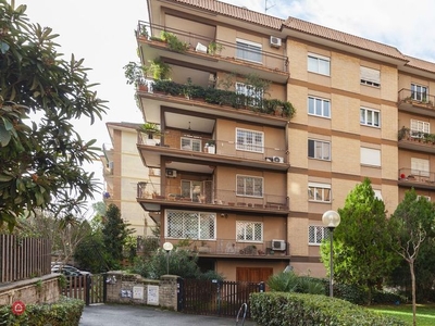 Appartamento in Vendita in Via Francesco de Vico a Roma