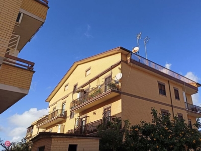 Appartamento in Vendita in Via Romolo Fugazza a Roma