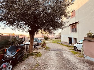 Appartamento in Vendita in Via Vetralla a Roma