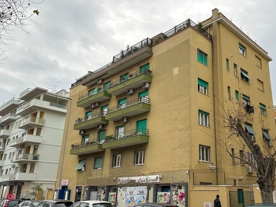 Appartamento in Vendita in Viale Vasco De Gama 17 a Roma