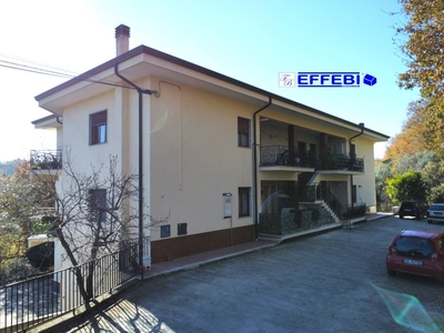 Appartamento in Via Enrico Berlinguer, Cosenza, 5 locali, 1 bagno