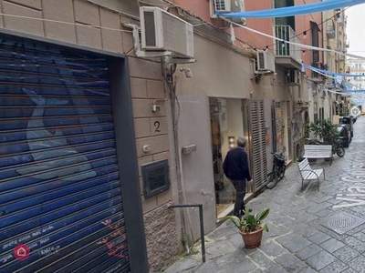 Attività/Licenza (con o senza mura) in Vendita in Via Giuseppe Ferrigni a Napoli