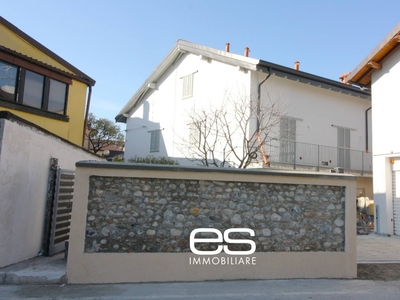 Bilocale in Via Montegrappa, Mariano Comense, 1 bagno, 69 m²