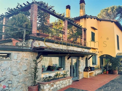 Casa Bi/Trifamiliare in Vendita in a Firenze