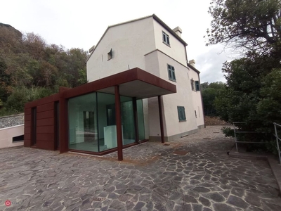 Casa Bi/Trifamiliare in Vendita in Via Laviosa a Genova