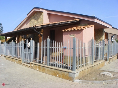 Casa Bi/Trifamiliare in Vendita in Via Positano 8 a Campofelice di Roccella