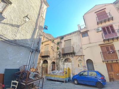 Casa indipendente in Vendita in Via Albergheria 166 a Palermo