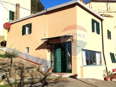 Casa indipendente in Via del Castello, Pomarance, 4 locali, 1 bagno