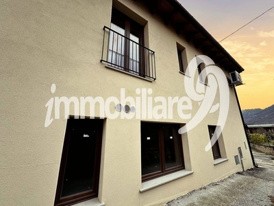 Casa indipendente in Via del Sorbo, L'Aquila, 3 locali, 2 bagni