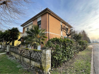 Casa indipendente in Via della libertà 39, Novi di Modena, 5 locali