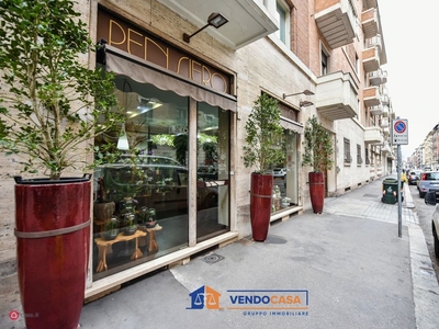 Negozio/Locale commerciale in Vendita in Via Fratelli Carle 38 b a Torino