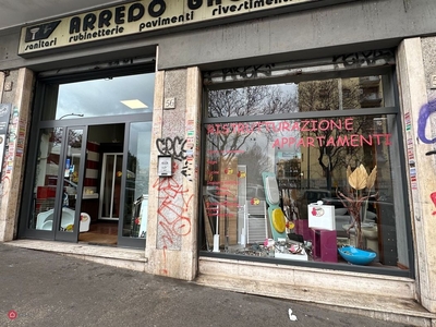 Negozio/Locale commerciale in Vendita in Via Pellegrino Matteucci 56 a Roma