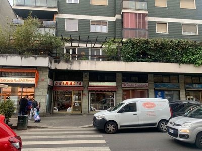 Negozio/Locale commerciale in Vendita in Via Savona 80 a Milano