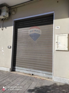 Negozio/Locale commerciale in Vendita in Via Taverna Rossa 79 a Napoli