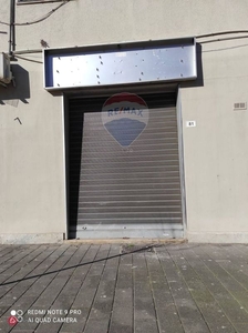 Negozio/Locale commerciale in Vendita in Via Taverna Rossa 81 a Napoli