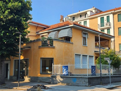 Palazzo/Palazzina/Stabile in vendita, Fossano