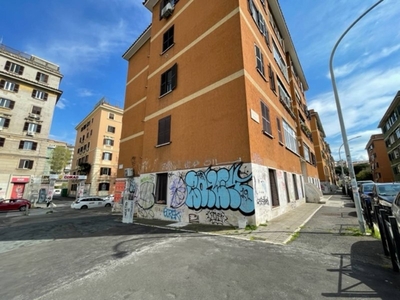 Quadrilocale in Vendita a Roma, zona Marconi, 298'000€, 75 m²