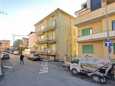 Quadrilocale in Via Grandi 15, Porto Recanati, 2 bagni, 144 m²