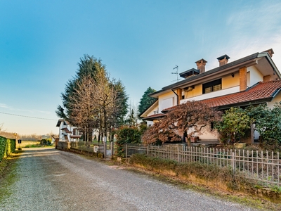 Villa bifamiliare in vendita a Origgio