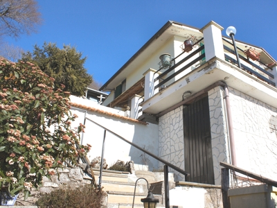 Villa bifamiliare in vendita a Serrone