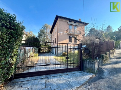 Villa in Vendita a Varese, zona S. Ambrogio, 490'000€, 260 m²
