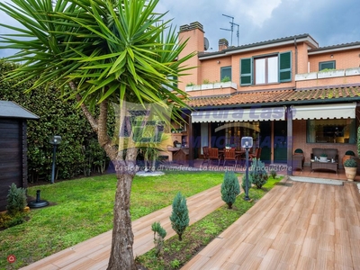 Villa in Vendita in Via Ermanno Wolf Ferrari 239 a Roma