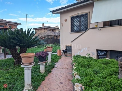 Villa in Vendita in Via Mongiana a Roma