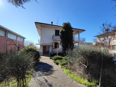 Villetta bifamiliare in Via Repetti 28, Piacenza, 8 locali, 4 bagni