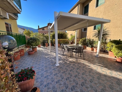 Appartamento con terrazzo a Folignano