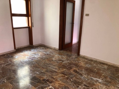 Appartamento in Affitto a Caserta, zona caserta, 650€, 180 m²