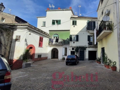 Appartamento in Largo San Giovanni, 6, Teano (CE)