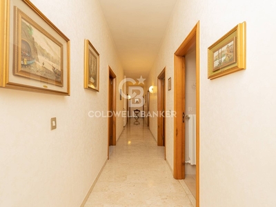 Appartamento in Vendita a Bari, zona Libertà, 245'000€, 159 m²