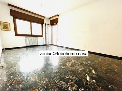 Appartamento in Vendita a Venezia, zona Mestre, 151'000€, 100 m², con Box