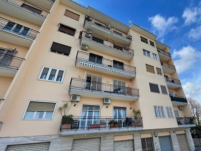 Appartamento in Via Bernardo Cavallino, Napoli (NA)