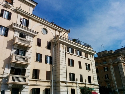 Bilocale in Vendita a Roma, zona Alberone, 285'000€, 75 m²