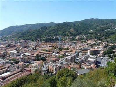 Capannone / Fondo - Magazzino a Avenza, Carrara