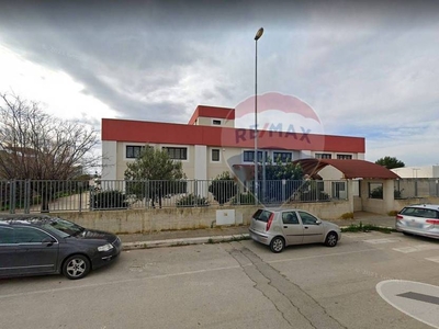 Capannone Industriale in vendita a Bari via Vincenzo Sassanelli, 25