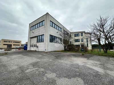 Capannone Industriale in vendita a Cascina viale Etruria, 38