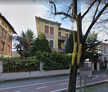 Casa indipendente con giardino a Parma