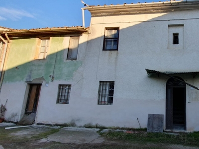 Casa indipendente da ristrutturare a Altopascio