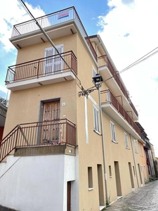 Casa indipendente da ristrutturare a San Mango d'Aquino