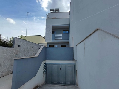 Casa Indipendente in Traversa Via Lembo, Bari (BA)