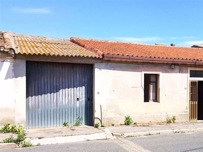 Casa Indipendente in Via Principe Umberto, 52, Oristano (OR)