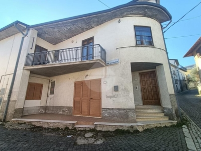 Casa indipendente in vendita a Tornimparte