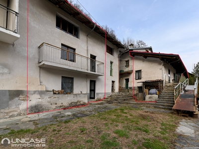 Due porzioni di casa con terreno e garage a Rorà