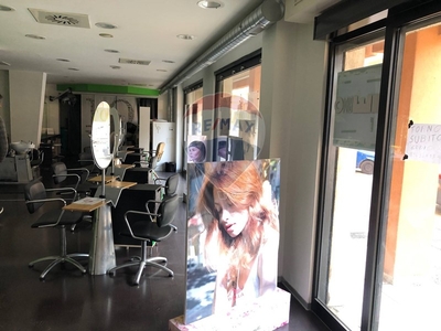 Immobile commerciale in Affitto a Perugia, zona Monteluce, 1'100€, 125 m²