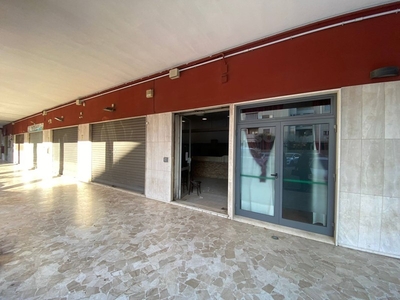 Immobile commerciale in Vendita a Cagliari, zona Is Mirrionis, 85'000€, 115 m²