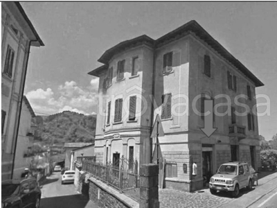 Laboratorio all'asta a Castelnuovo di Garfagnana via g. Marconi 14/b