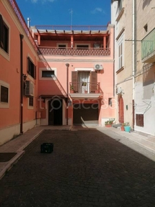 Magazzino in vendita a Foggia via Arpi