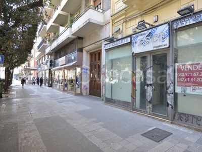 Negozio in vendita a Bari corso Cavour , 183